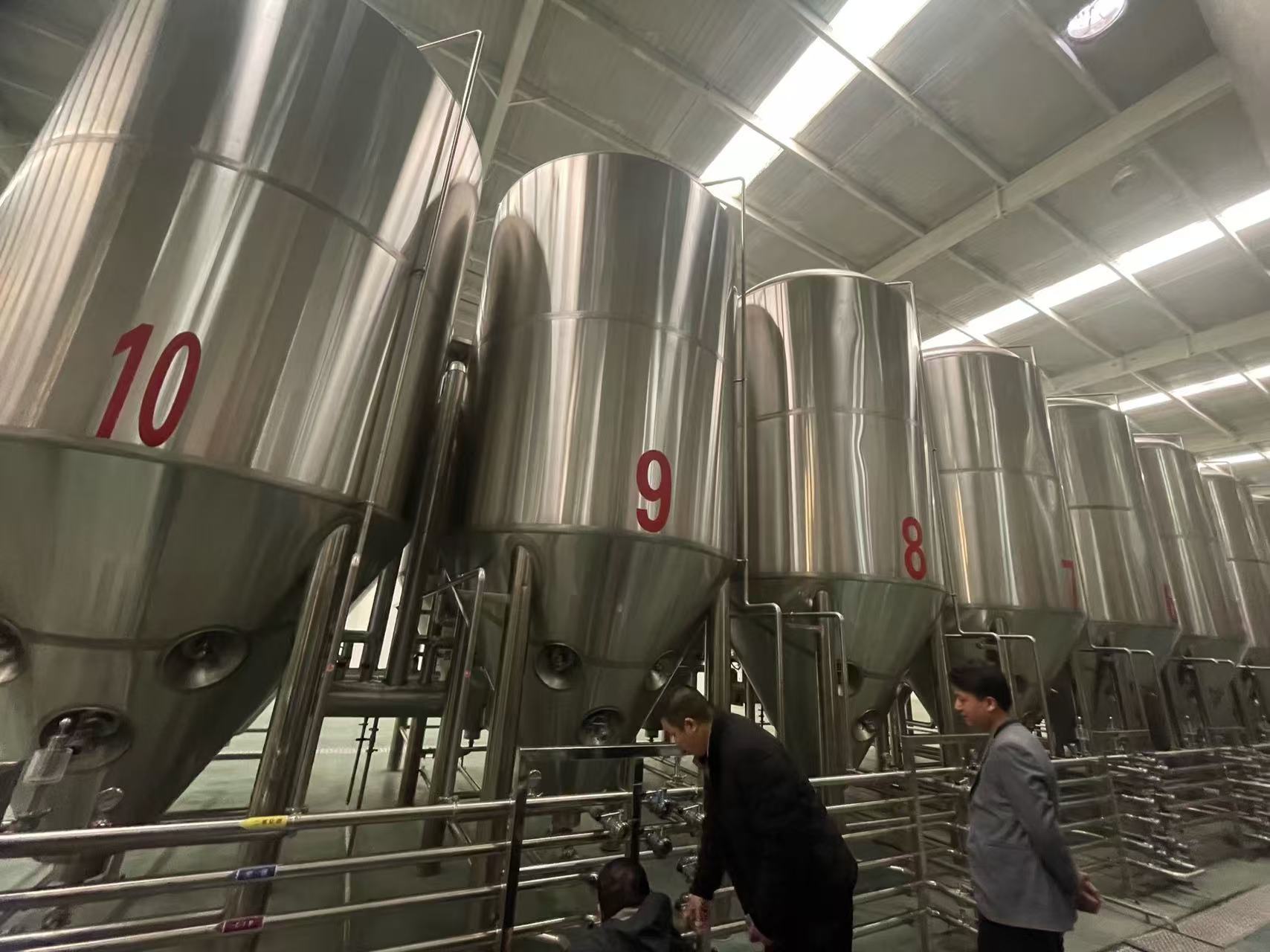 白城精酿啤酒设备厂—平面布置、设备设计、制造、调试、培训等一条龙服务